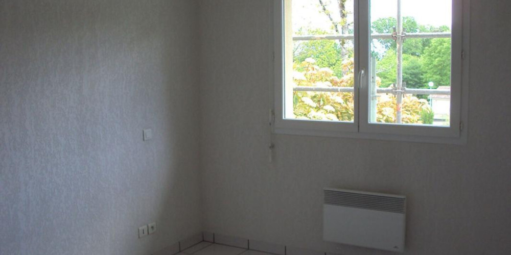 appartement à ST PIERRE DU MONT (40280)
