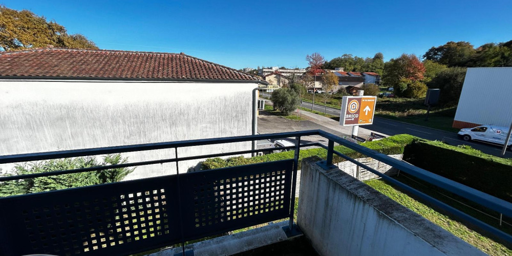 appartement à ST PIERRE DU MONT (40280)