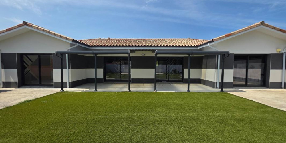 maison à ST PIERRE DU MONT (40280)