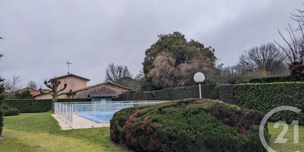appartement à ST PIERRE DU MONT (40280)