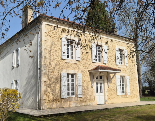 maison  UCHACQ ET PARENTIS