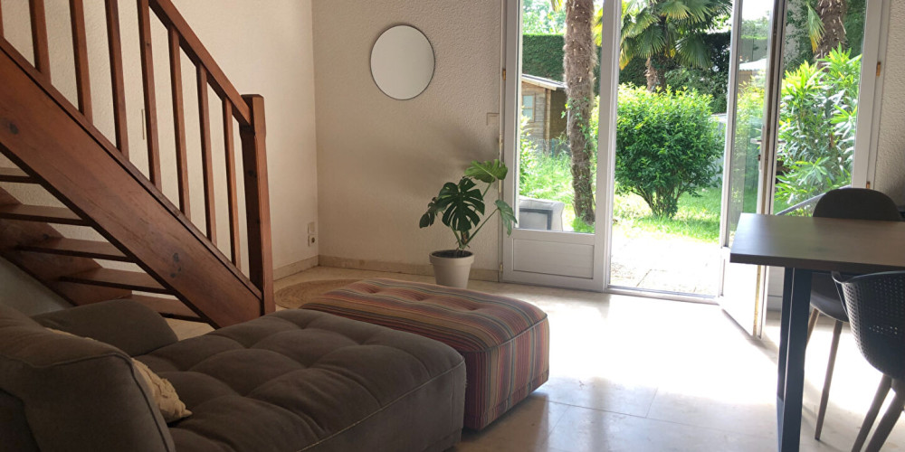 appartement à ST PIERRE DU MONT (40280)