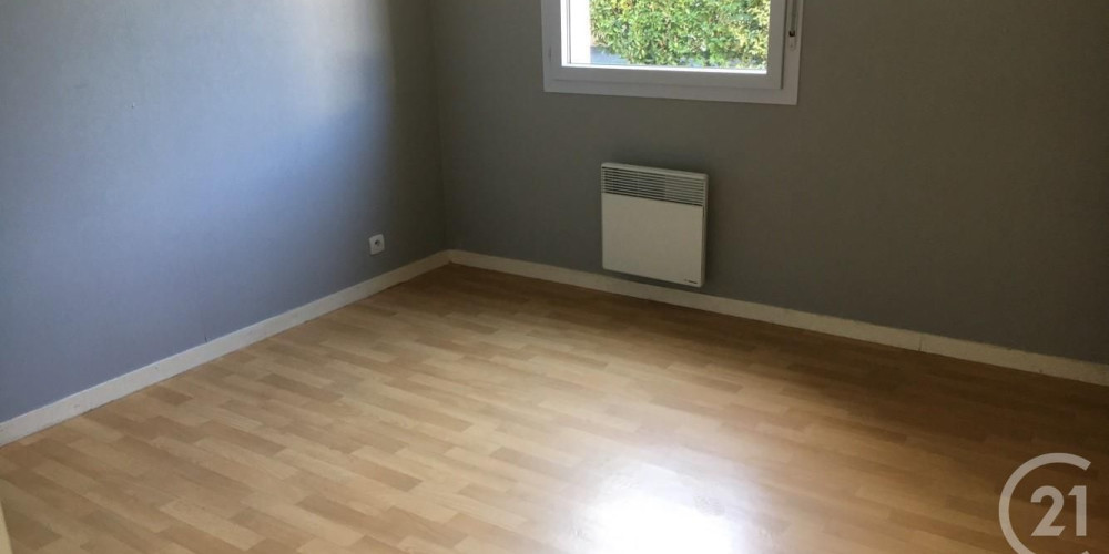 appartement à ST PIERRE DU MONT (40280)