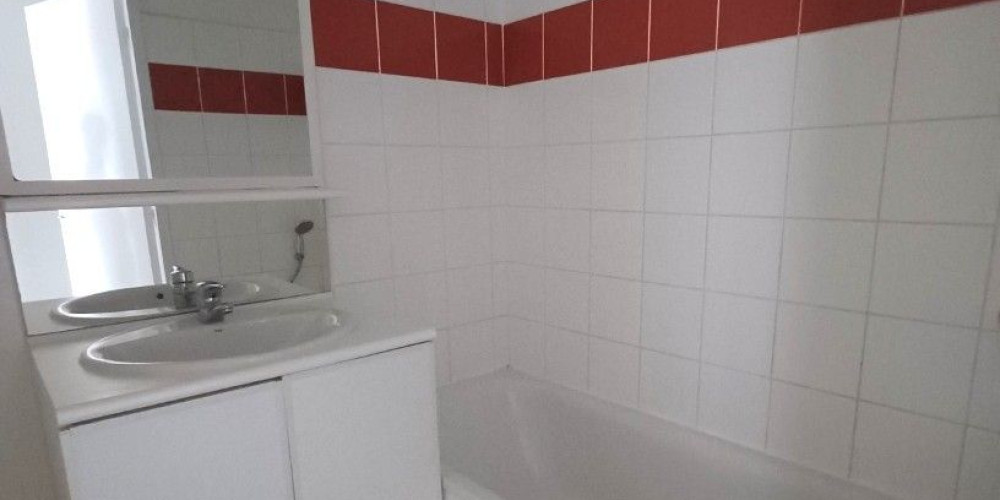 appartement à ST PIERRE DU MONT (40280)