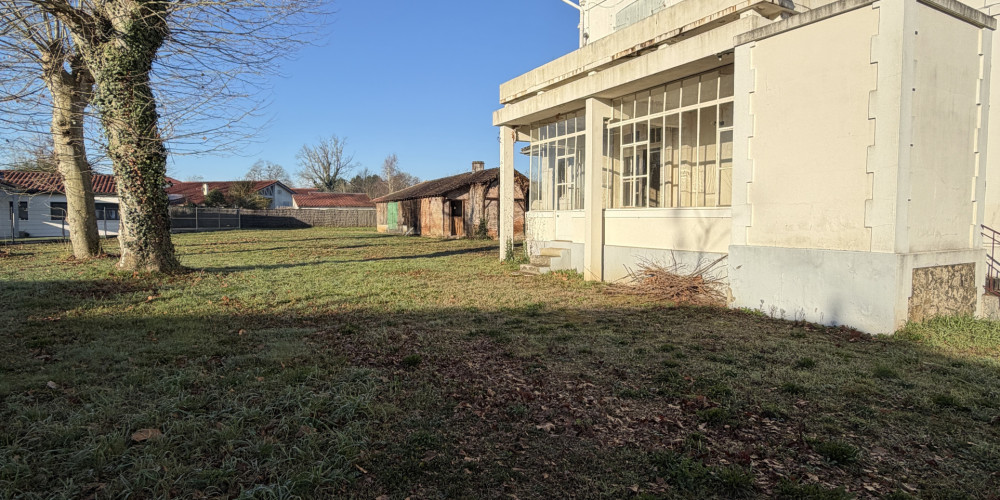 immeuble à ST PIERRE DU MONT (40280)