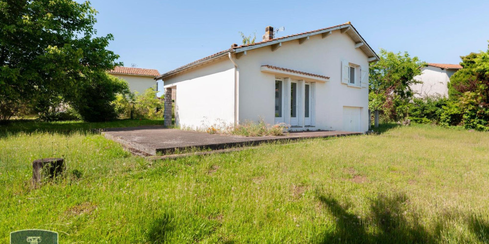maison à ST PIERRE DU MONT (40280)