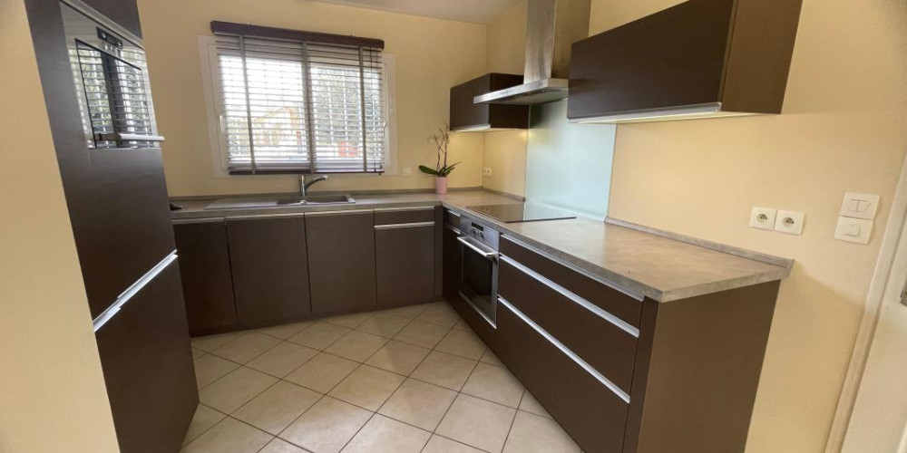 maison à ST PIERRE DU MONT (40280)