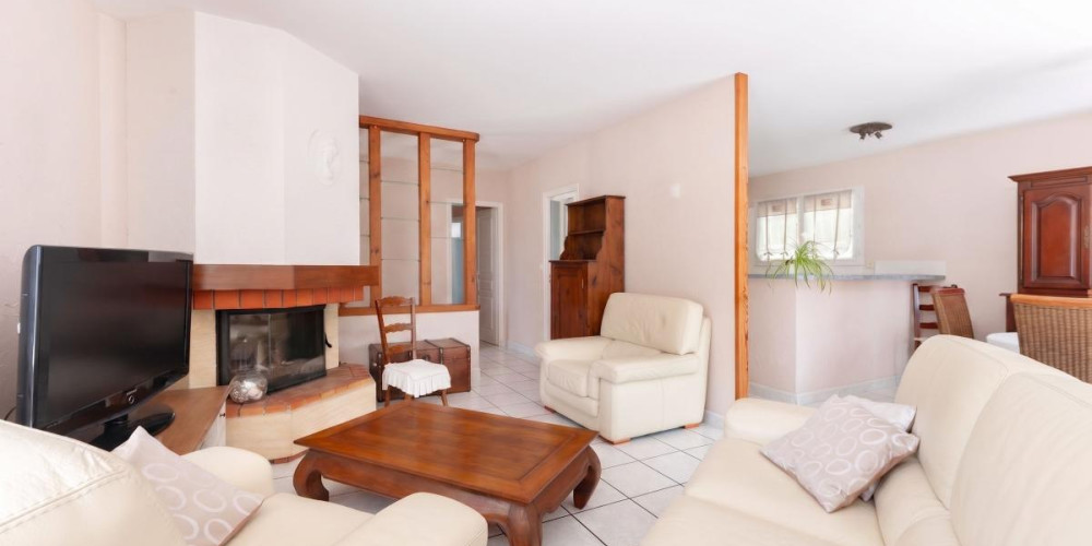 maison à ST PIERRE DU MONT (40280)