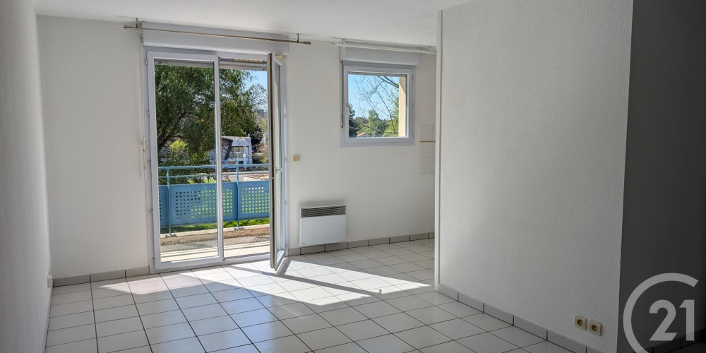 appartement à ST PIERRE DU MONT (40280)