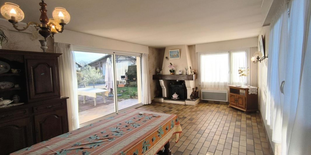 maison à ST PIERRE DU MONT (40280)