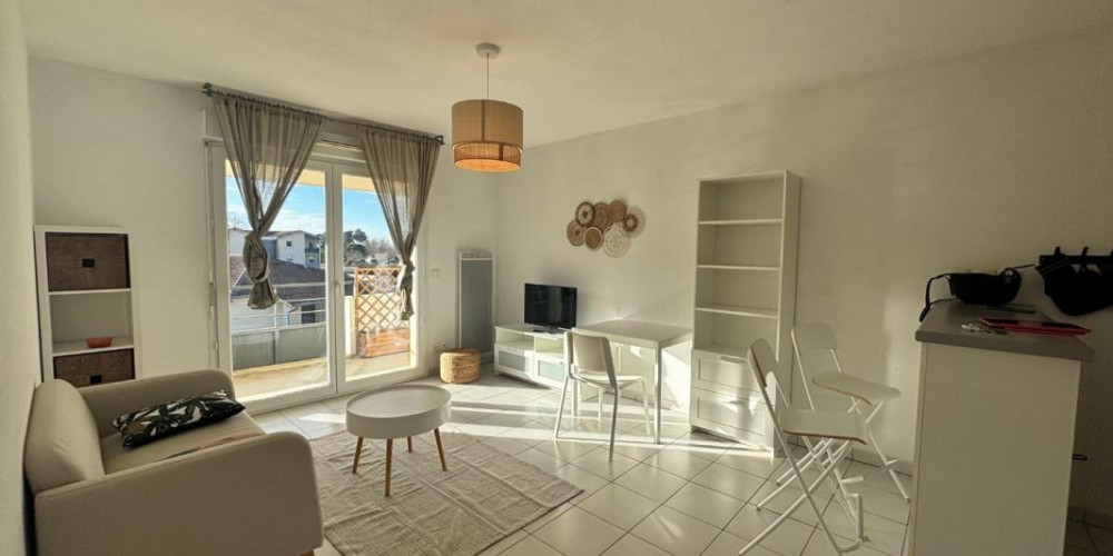 appartement à ST PIERRE DU MONT (40280)