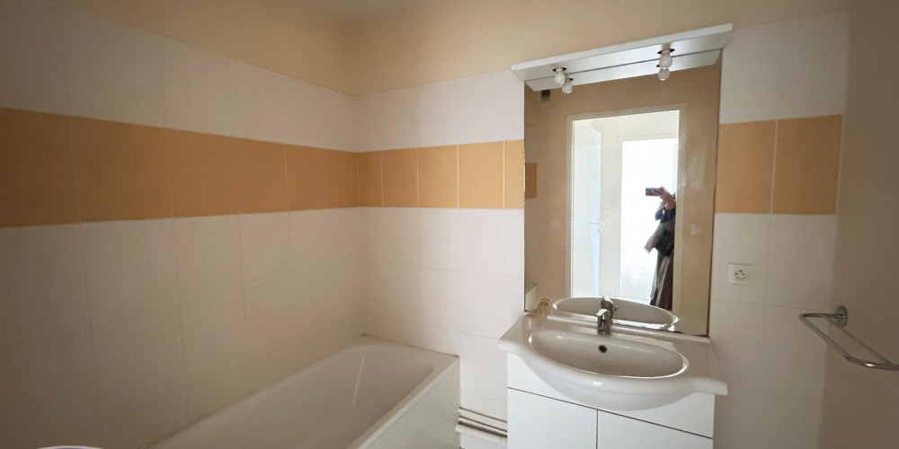 appartement à ST PIERRE DU MONT (40280)