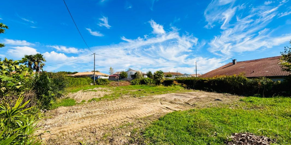 terrain à ST MARTIN DE HINX (40390)