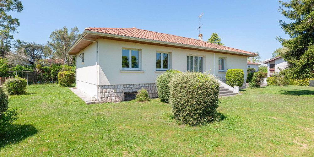 maison à ST PIERRE DU MONT (40280)