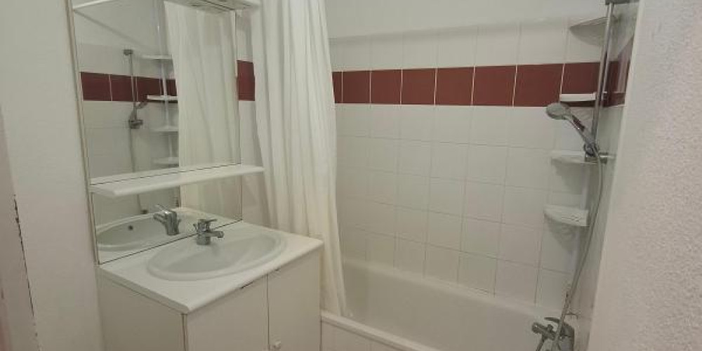 appartement à ST PIERRE DU MONT (40280)