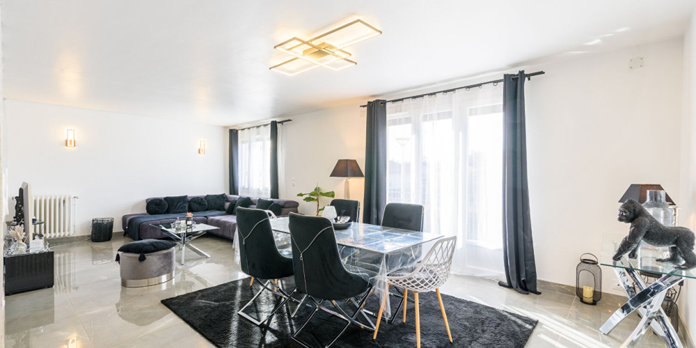 maison à ST PIERRE DU MONT (40280)