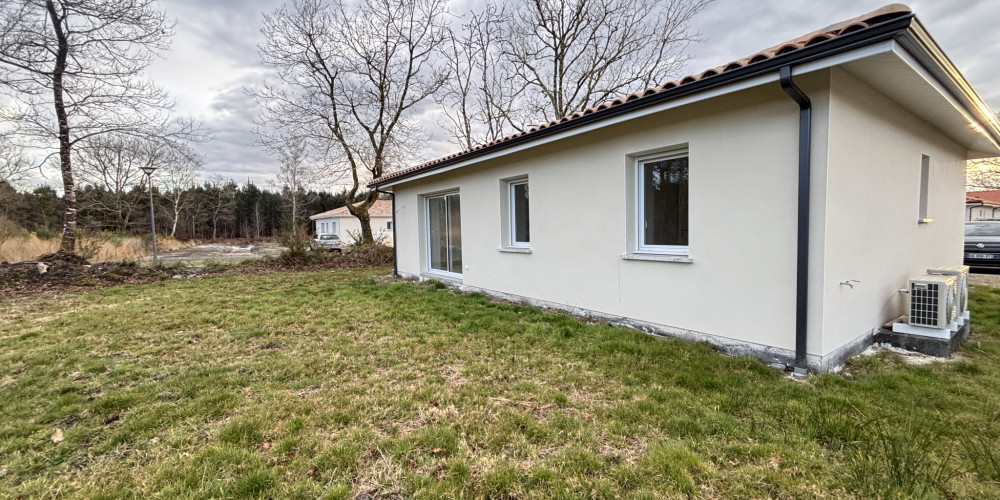 maison à ST AVIT (40090)