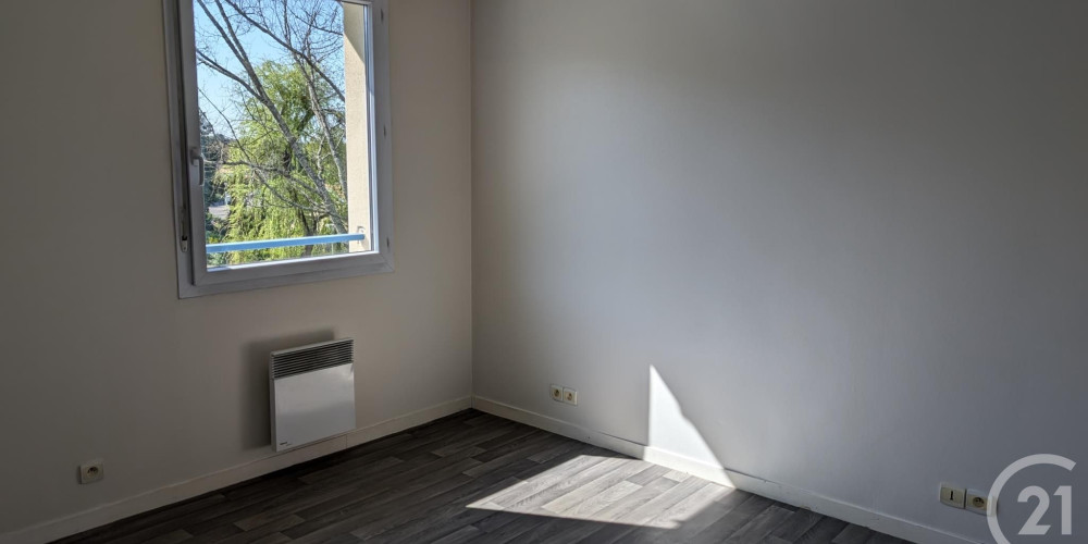 appartement à ST PIERRE DU MONT (40280)