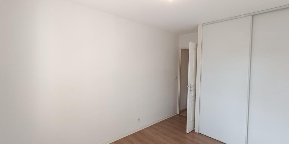 appartement à ST PIERRE DU MONT (40280)