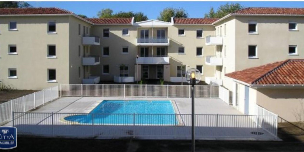 appartement à ST PIERRE DU MONT (40280)