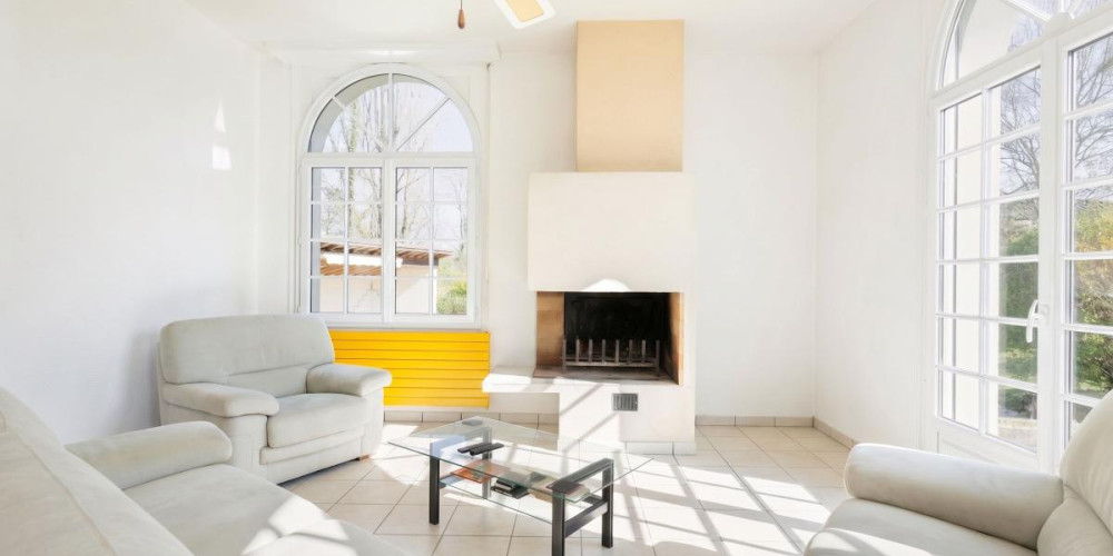 maison à ST PIERRE DU MONT (40280)