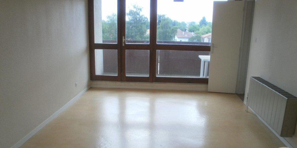 appartement à ST PIERRE DU MONT (40280)