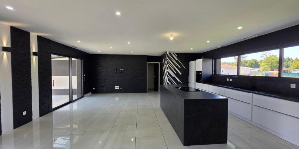 maison à ST PIERRE DU MONT (40280)
