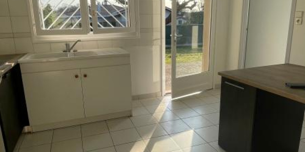 maison à ST PIERRE DU MONT (40280)