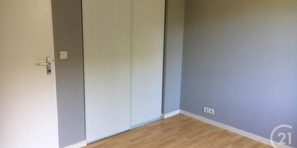 appartement à ST PIERRE DU MONT (40280)