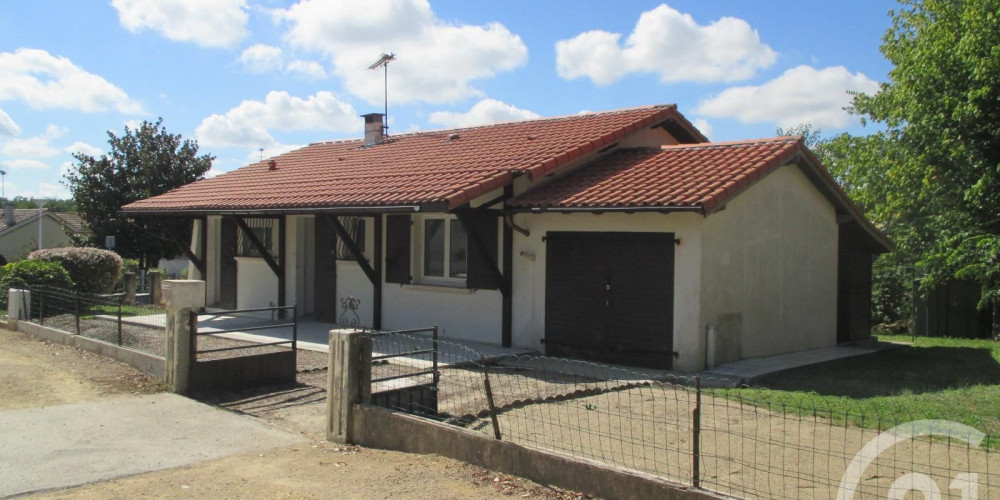 maison à ST PIERRE DU MONT (40280)