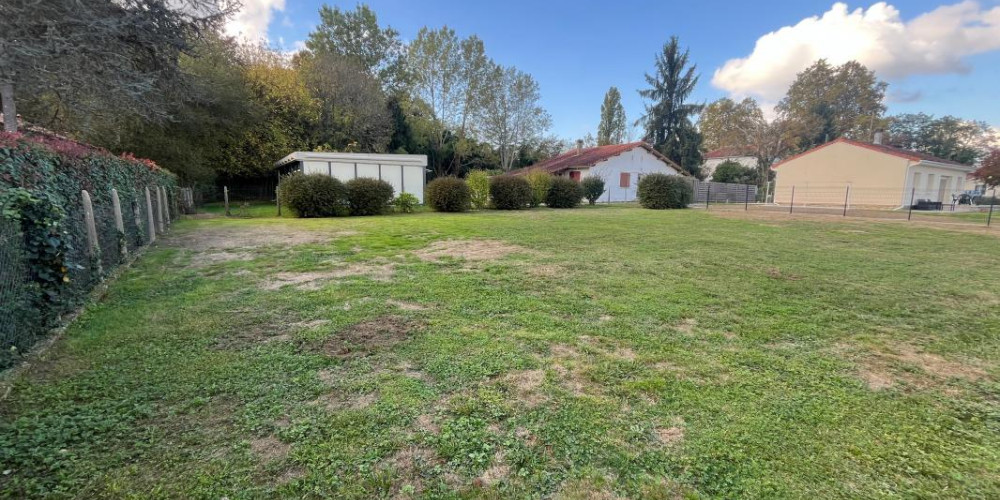 terrain à SAUGNAC ET CAMBRAN (40180)