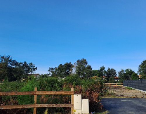 terrain  MOLIETS ET MAA