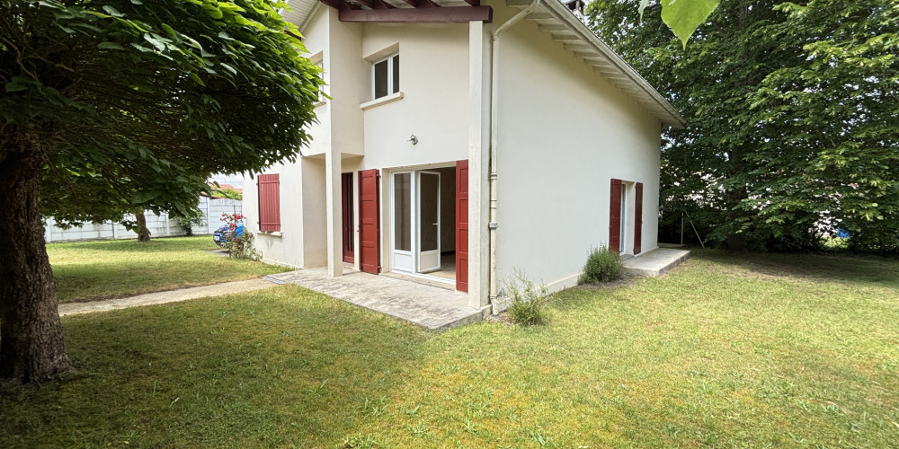 maison à ST PIERRE DU MONT (40280)