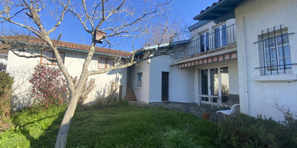 maison à POUILLON (40350)