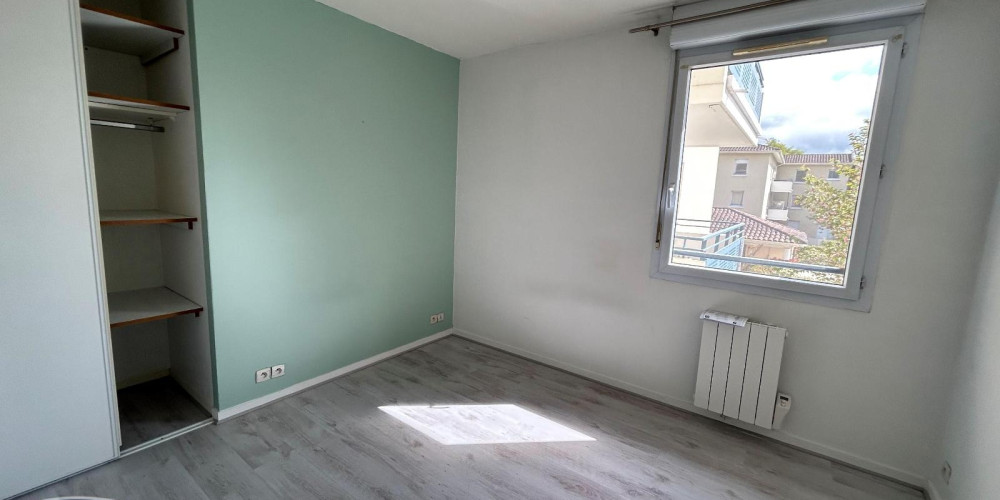 appartement à ST PIERRE DU MONT (40280)