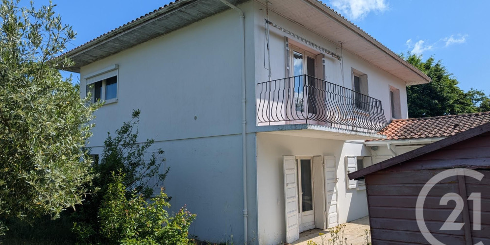 maison à ST PIERRE DU MONT (40280)