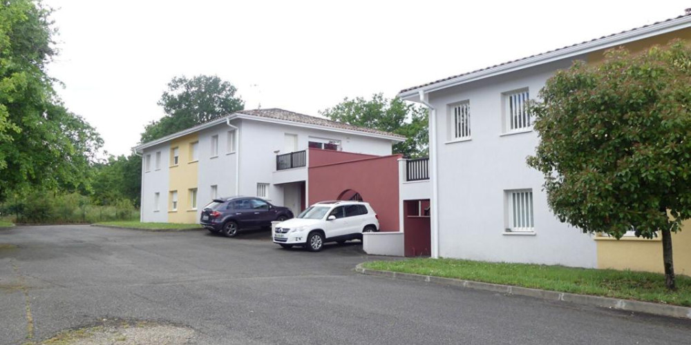 appartement à ST PIERRE DU MONT (40280)