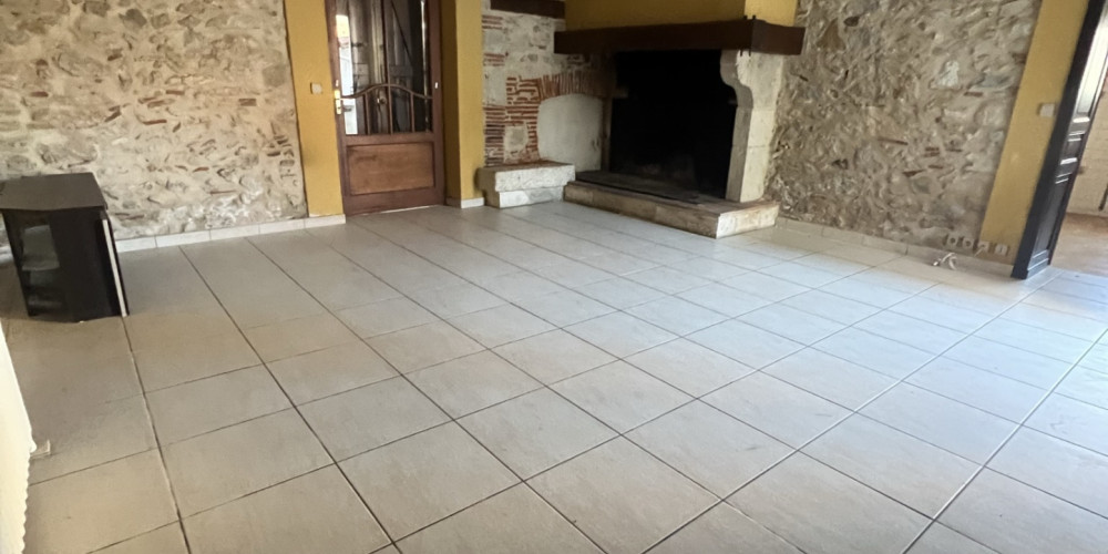 immeuble à ST JUSTIN (40240)