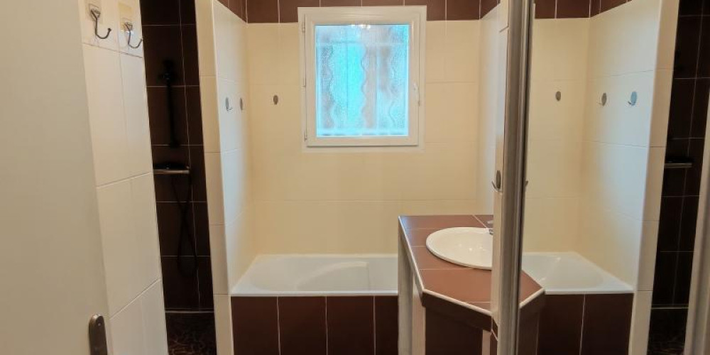 maison à ST PIERRE DU MONT (40280)