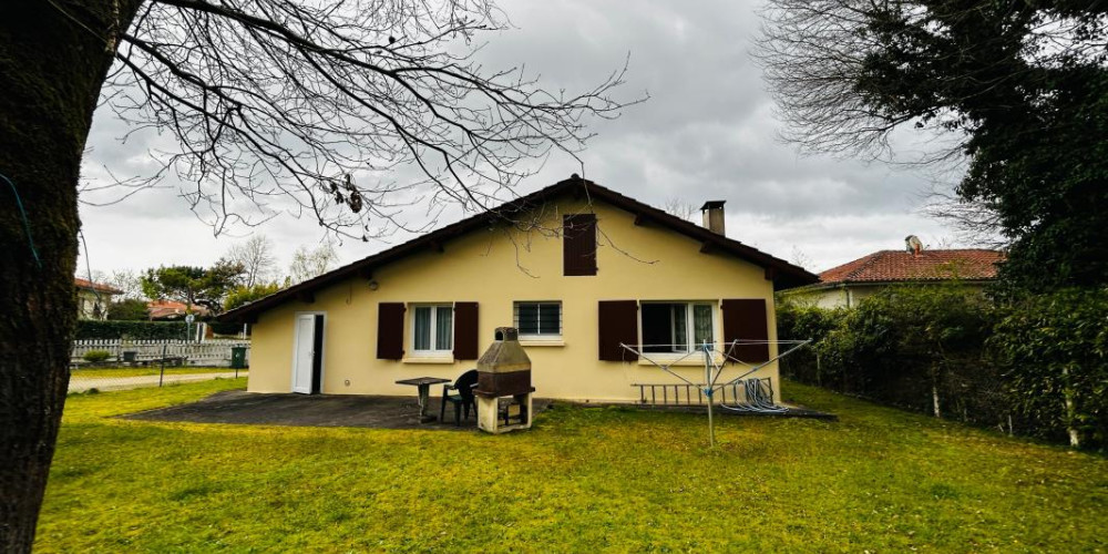 maison à ST PIERRE DU MONT (40280)