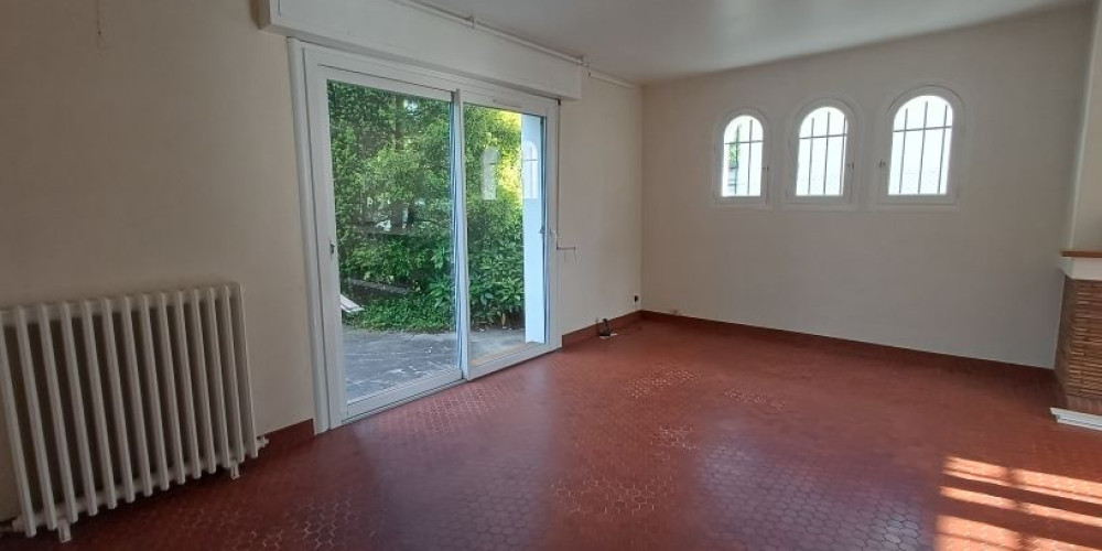 maison à ST PIERRE DU MONT (40280)