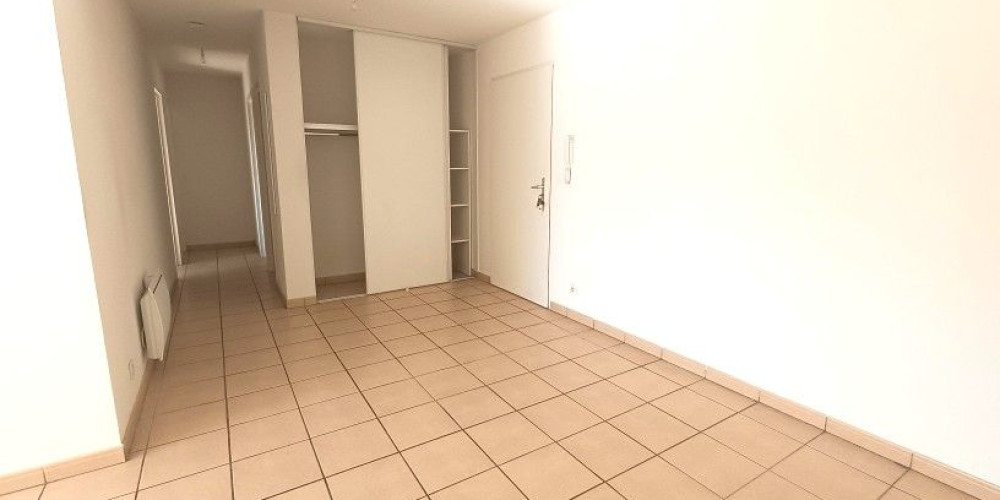 appartement à ST PIERRE DU MONT (40280)