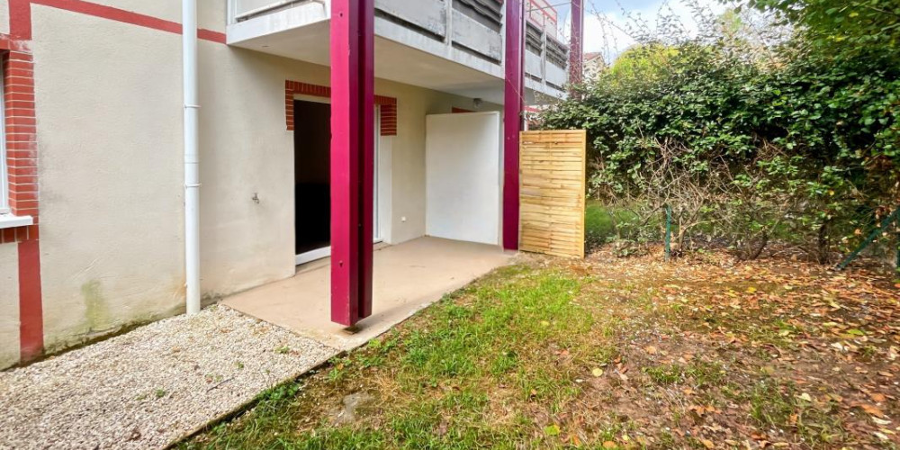 appartement à ST PIERRE DU MONT (40280)