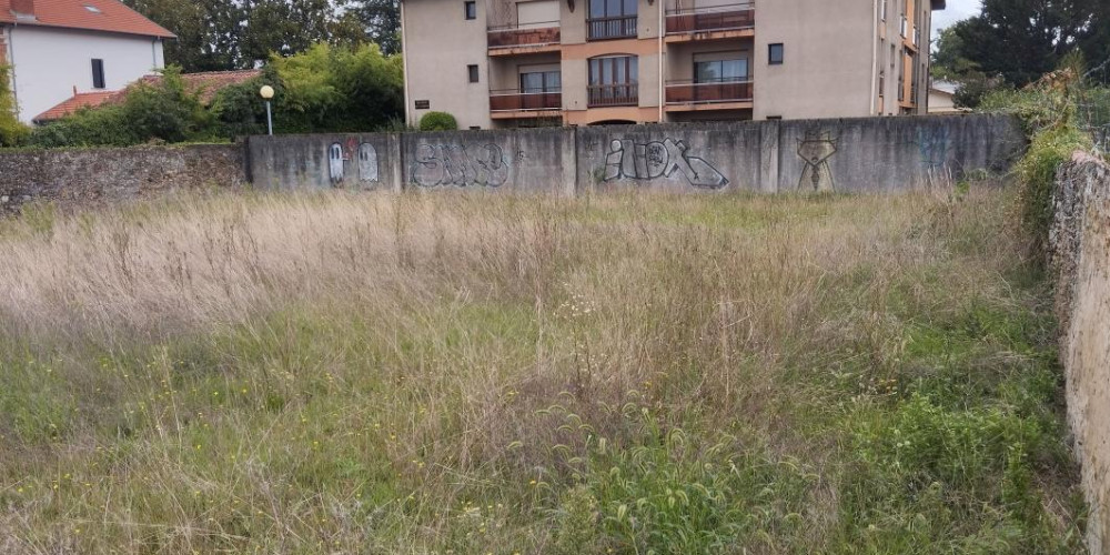 terrain à MONT DE MARSAN (40000)