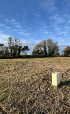 Terrain  ROQUEFORT