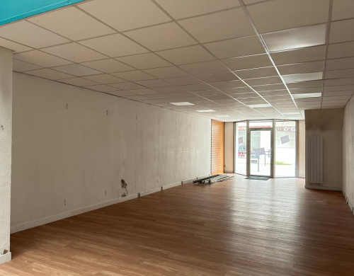 local commercial  AIRE SUR L ADOUR