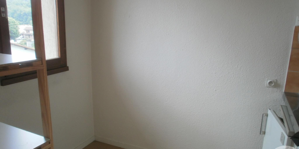 appartement à ST PIERRE DU MONT (40280)