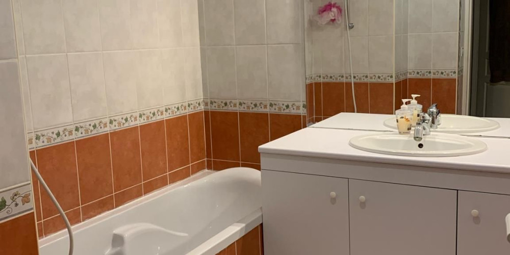 appartement à ST PIERRE DU MONT (40280)