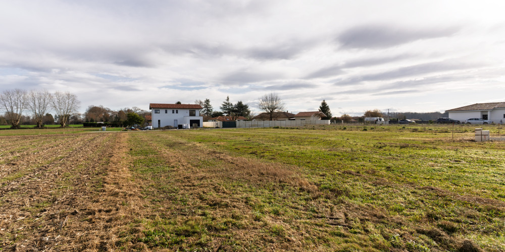 terrain à ST MARTIN DE HINX (40390)