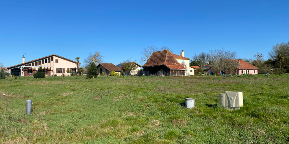 terrain à CARCARES STE CROIX (40400)
